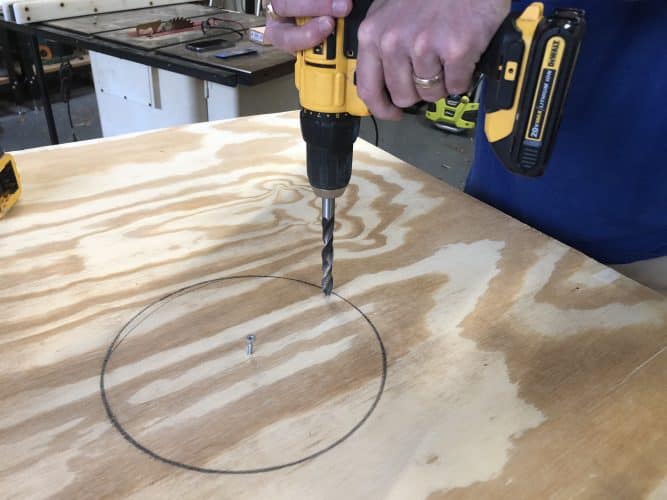 Cutting Circle in Wood WIth Jig Saw