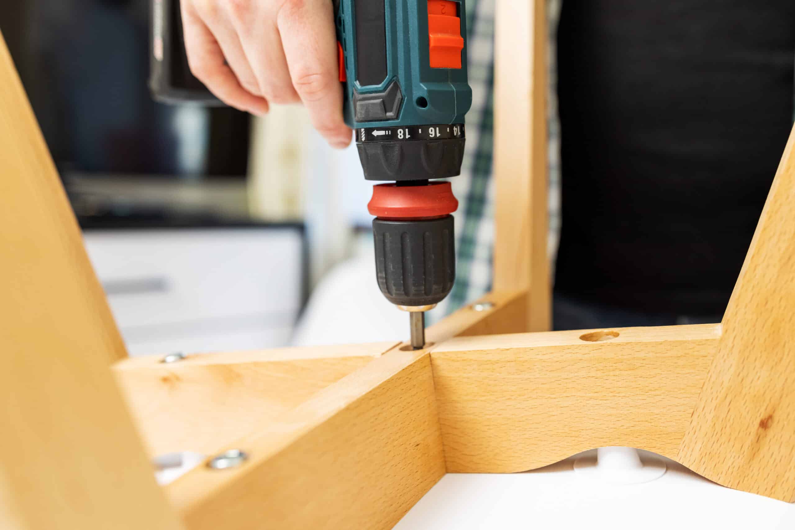 theprecisiontools.com : How do you screw into wood with a drill?