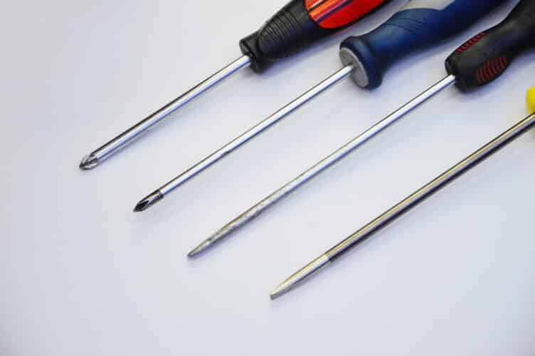 theprecisiontools.com : How to make your screwdriver magnetic?