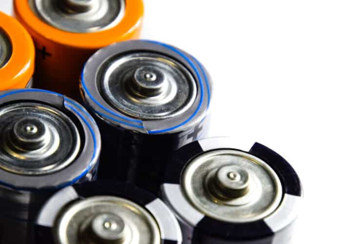 theprecisiontools.com : Is it bad to store lithium batteries fully charged?