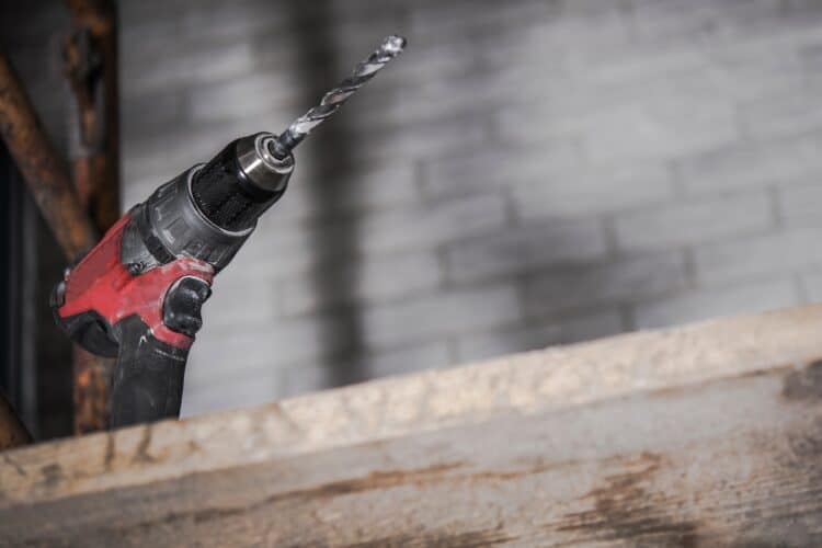 theprecisiontools.com : What holds the drill bit in a power drill?